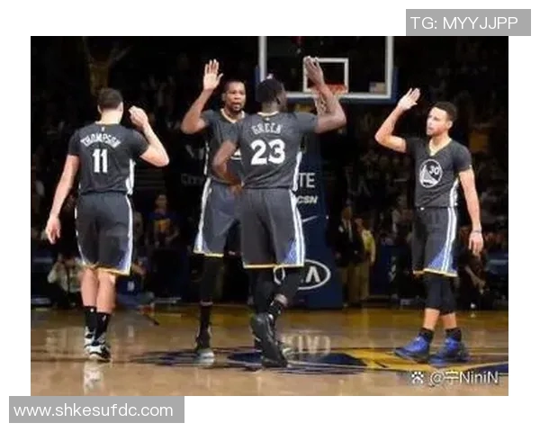 克莱汤普森的篮球传奇之路与勇士队的辉煌成就探讨